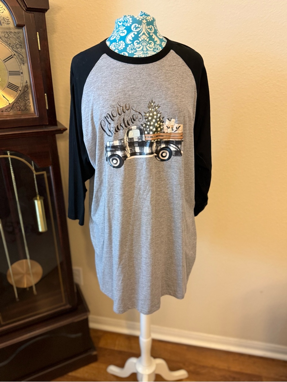 Women's Gray & Black Raglan Long Sleeve Christmas Truck Tee